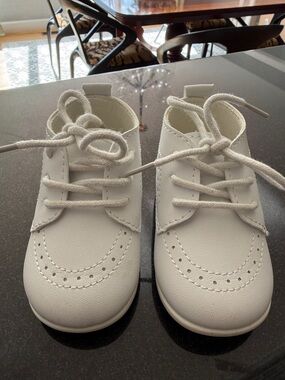 LIKE NEW - Classic White Baby Lace-Up Dress Shoes (wedding, baptism) baby size 3